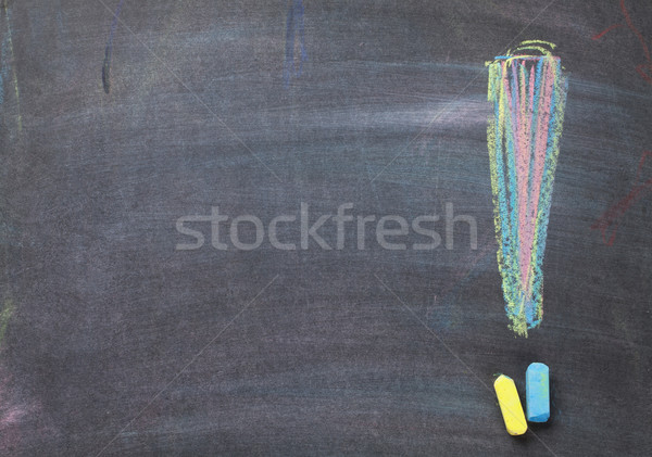 Foto stock: Colorido · tiza · signo · de · admiración · pizarra · espacio · de · la · copia · estudiante