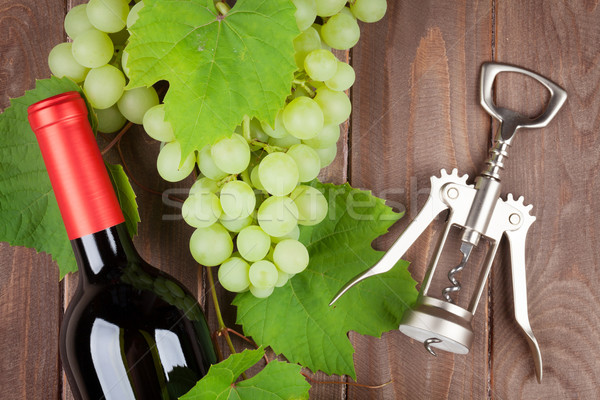 Stock fotó: Köteg · szőlő · vörösbor · üveg · dugóhúzó · fa · asztal