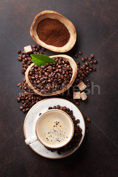 Koffiekopje bonen grond poeder steen top Stockfoto © karandaev