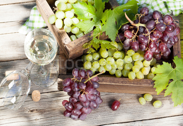 Vin blanc raisins table en bois extérieur still life vin [[stock_photo]] © karandaev