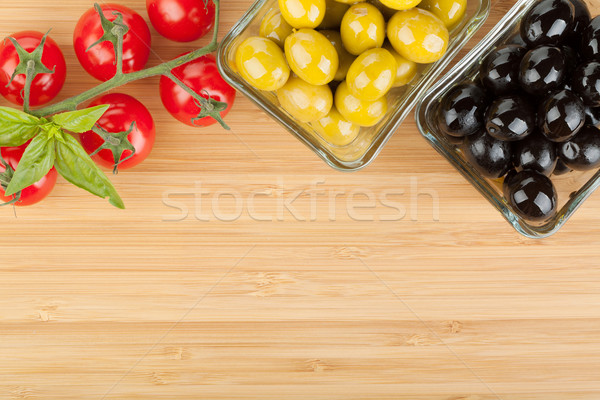 оливками помидоров базилик разделочная доска копия пространства древесины Сток-фото © karandaev