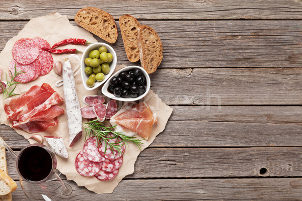 [[stock_photo]]: Salami · saucisse · prosciutto · vin · jambon