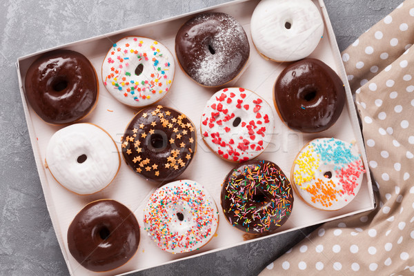 Résultat de recherche d'images pour "boite donuts chocolat"