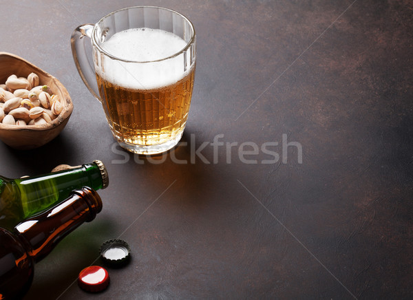 Világos sör sör bögre harapnivalók kő asztal Stock fotó © karandaev