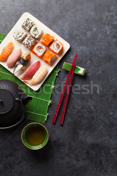 Conjunto sushi maki chá verde pedra tabela Foto stock © karandaev