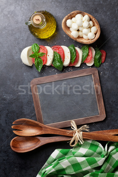 Caprese salade mozzarella tomaten basilicum kaas kruid Stockfoto © karandaev