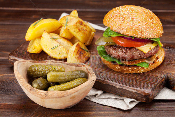 [[stock_photo]]: Savoureux · grillés · Burger · cuisson · boeuf