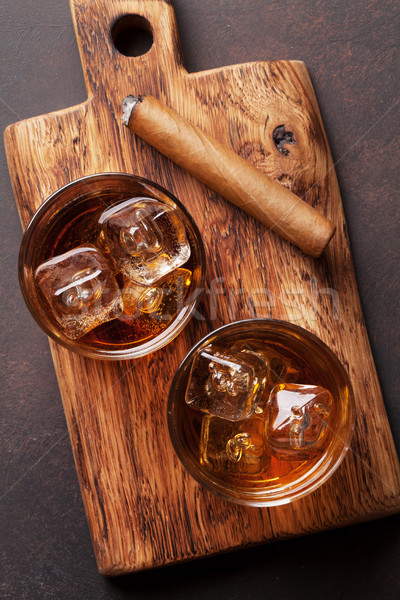 威士忌酒 冰 雪茄 頂部 視圖 背景 商業照片 © karandaev