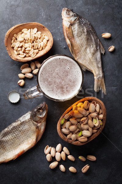 Foto stock: Cerveza · taza · aperitivos · piedra · mesa