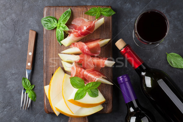 商業照片: 新鮮 · 甜瓜 · 火腿 · 羅勒 · 開胃菜 · 紅葡萄酒
