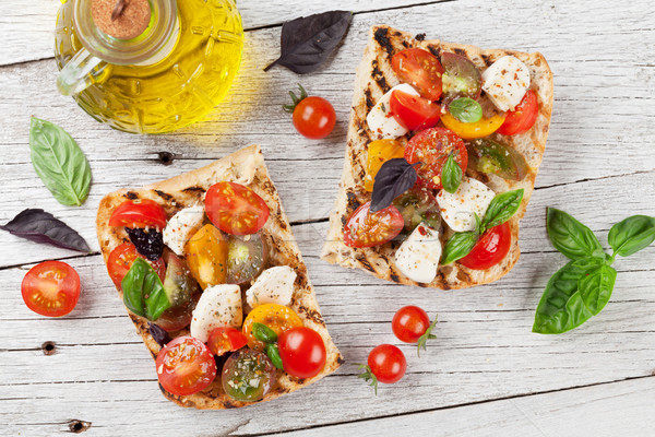 [[stock_photo]]: Bruschetta · tomates · mozzarella · basilic · tomates · cerises