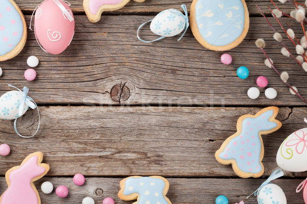 Pascua pan de jengibre cookies huevos mesa de madera colorido Foto stock © karandaev