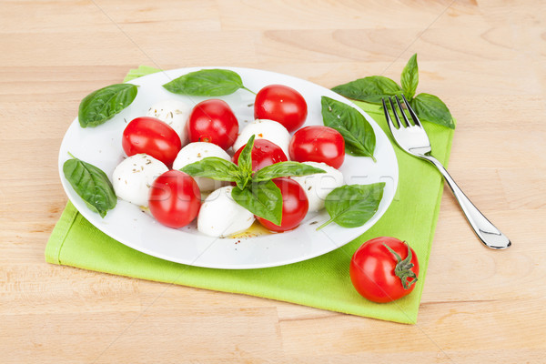 Stockfoto: Caprese · salade · plaat · houten · tafel · voedsel · blad · achtergrond