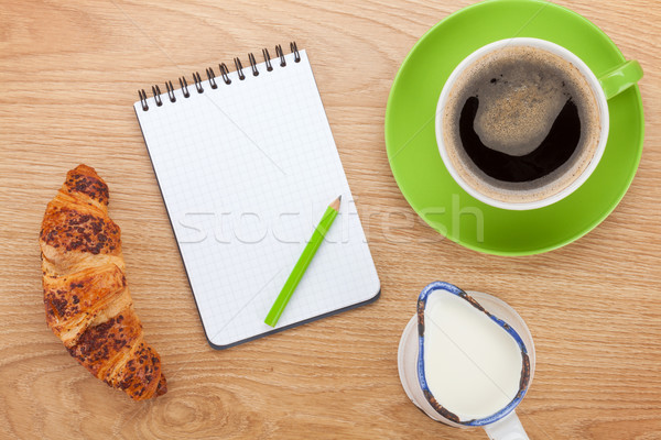 Saudável café da manhã café leite croissant mesa de madeira Foto stock © karandaev