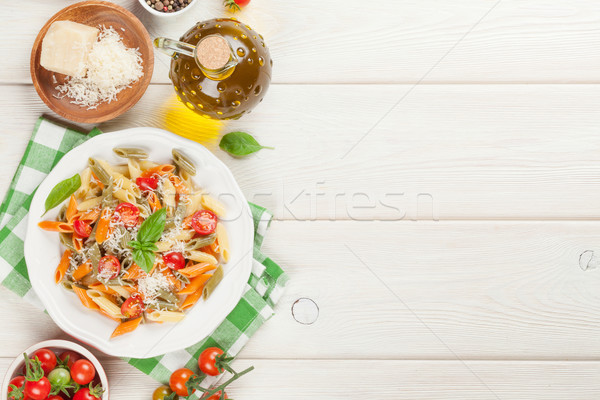 Colorido pasta tomates albahaca mesa de madera superior Foto stock © karandaev