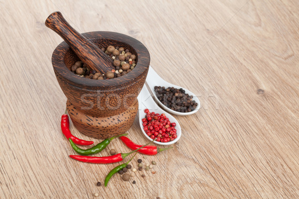 Vermelho quente pimenta em grão mesa de madeira tabela Foto stock © karandaev