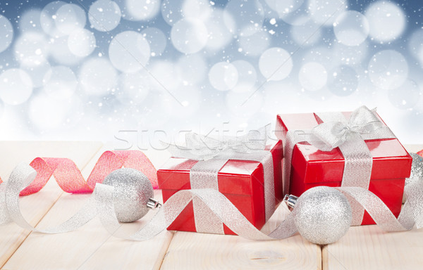 Foto stock: Natal · caixas · de · presente · decoração · mesa · de · madeira · cópia · espaço · madeira