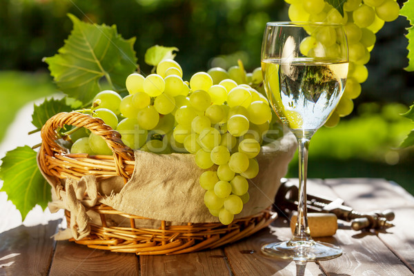 Сток-фото: белое · вино · виноград · стекла · винограда · саду