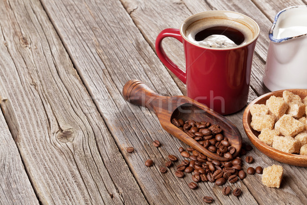 Taza de café frijoles azúcar moreno mesa de madera vista espacio de la copia Foto stock © karandaev