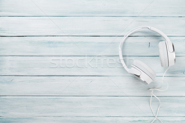 Bianco cuffie musica suono tavolo in legno top Foto d'archivio © karandaev