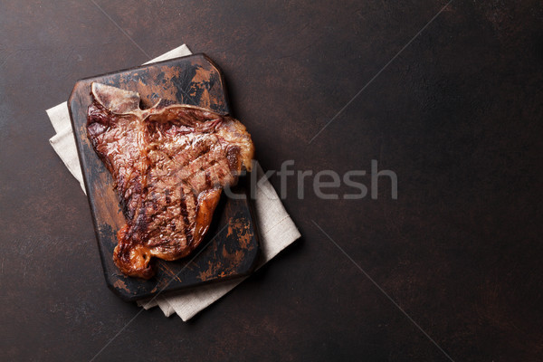 Foto stock: Filete · a · la · parrilla · piedra · mesa · superior · vista