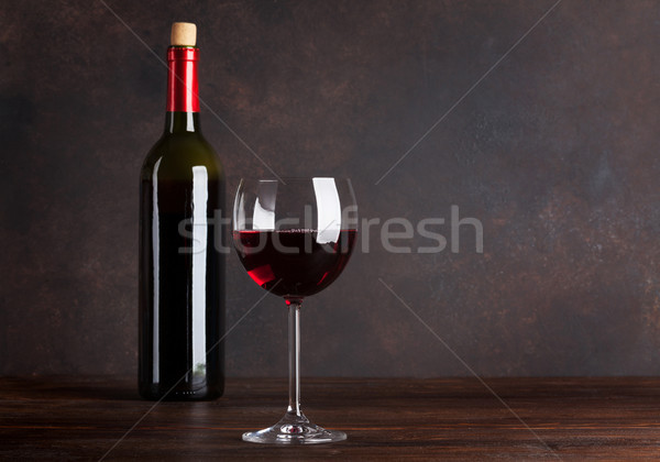 Vin rouge bouteille verre tableau noir mur espace de copie [[stock_photo]] © karandaev