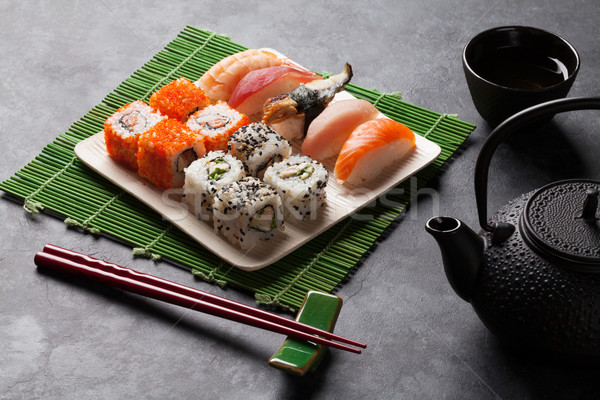 [[stock_photo]]: Sushis · maki · rouler · thé · vert · pierre