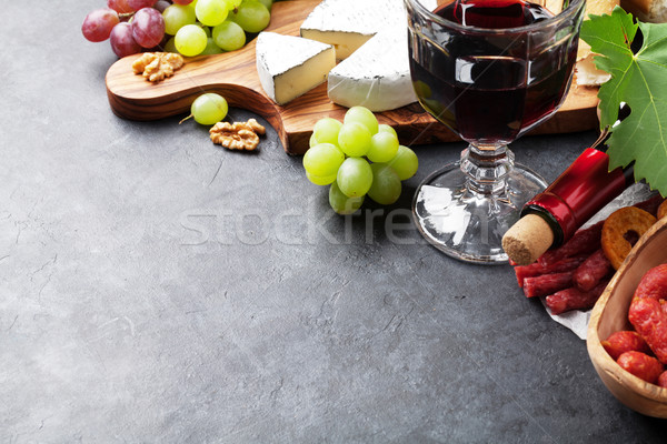 [[stock_photo]]: Vin · raisins · fromages · saucisses · vin · rouge · pain
