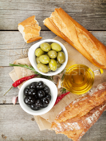 [[stock_photo]]: Nourriture · italienne · apéritif · olives · pain · épices · table · en · bois