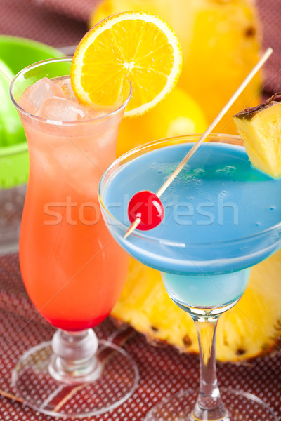 [[stock_photo]]: Deux · tropicales · cocktails · ananas · orange · cerise