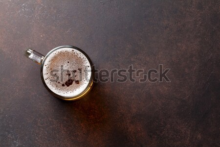 Bere lager bere cană piatră tabel top Imagine de stoc © karandaev