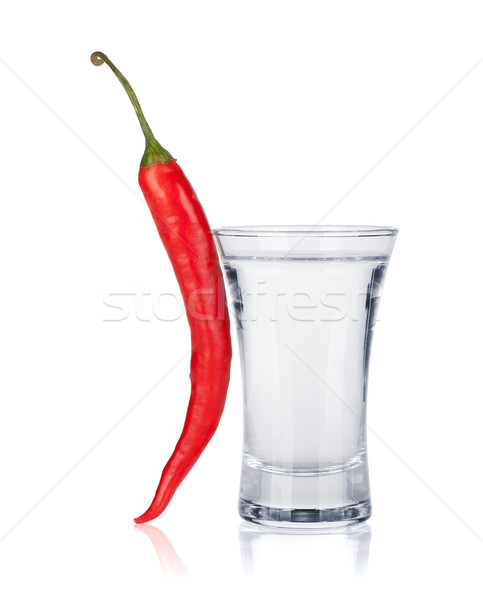 Foto d'archivio: Shot · vodka · rosso · caldo · peperoncino · isolato