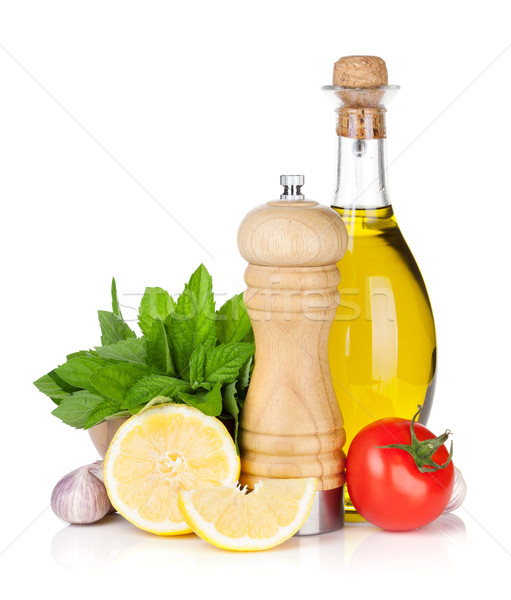 Proaspăt ierburi tomate ulei de măsline piper shaker Imagine de stoc © karandaev