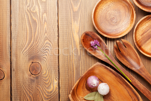 Madeira cozinha utensílios mesa de madeira cópia espaço folha Foto stock © karandaev