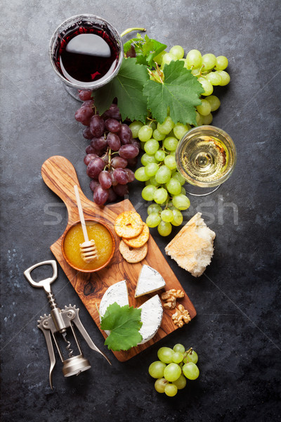 şarap üzüm peynir bal kırmızı beyaz şarap Stok fotoğraf © karandaev