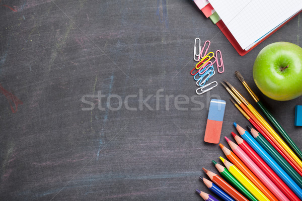 Rechizite scolare tablă şcoală top vedere Imagine de stoc © karandaev