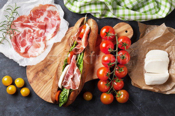 Stok fotoğraf: Sandviç · salata · prosciutto · mozzarella · peynir · taş