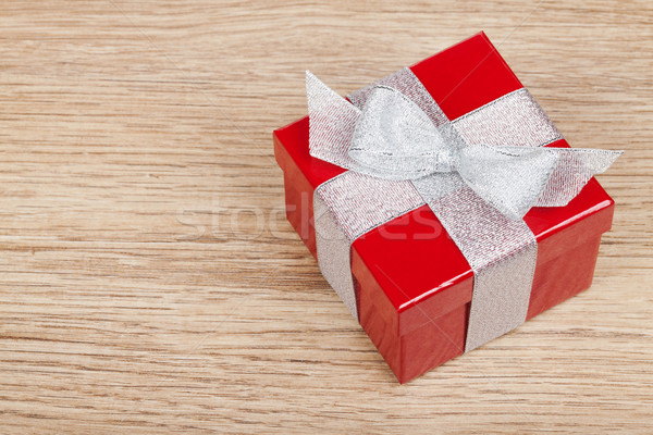 [[stock_photo]]: Rouge · coffret · cadeau · table · en · bois · espace · de · copie · fond