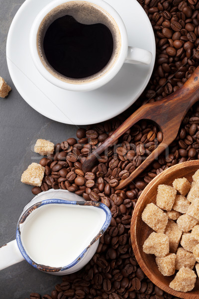 Xícara de café feijões açúcar mascavo pedra tabela topo Foto stock © karandaev