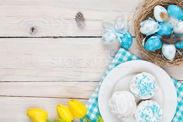 Foto stock: Páscoa · azul · branco · ovos · ninho · amarelo