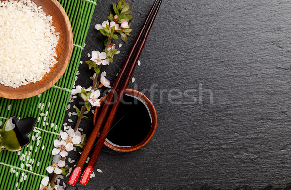 Japonés sushi palillos salsa de soja tazón arroz Foto stock © karandaev