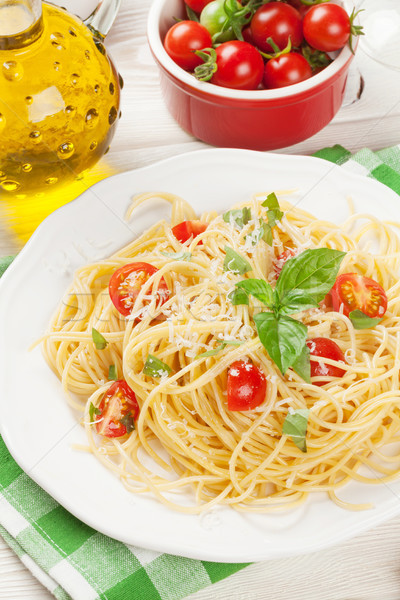 Spaghetti makaronu pomidory bazylia drewniany stół liści Zdjęcia stock © karandaev