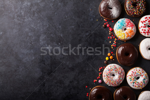 Farbenreich Donuts Stein Tabelle top Ansicht Stock foto © karandaev