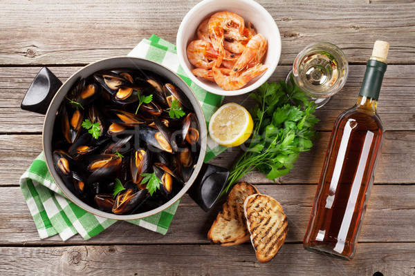 Stock photo: Mussels and white wine