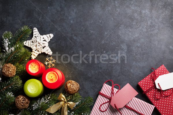 Foto stock: Natal · velas · caixas · de · presente · neve · pedra