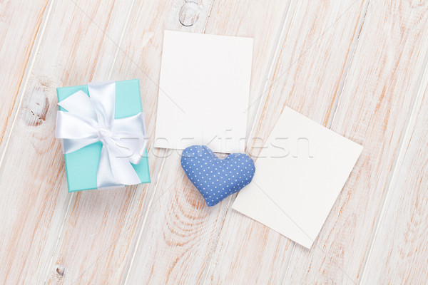 Stockfoto: Valentijnsdag · speelgoed · hart · foto · frames · geschenkdoos