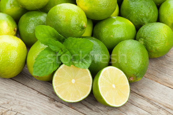 Fresco maduro de mesa de madeira natureza fundo Foto stock © karandaev