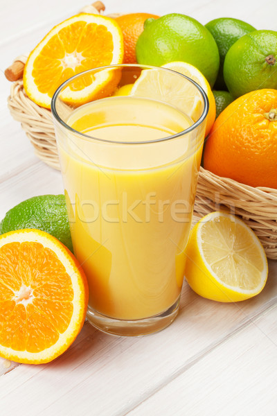 Citrus vruchten glas sap sinaasappelen citroenen Stockfoto © karandaev
