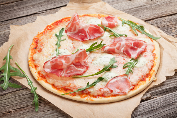 Stock foto: Pizza · Prosciutto · Mozzarella · Holztisch · Papier · Tabelle
