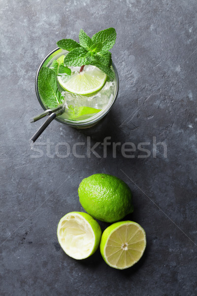 Mojito cocktail sombre pierre table haut Photo stock © karandaev